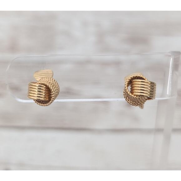 Vintage Avon Clip On Earrings - Pretty Gold Tone Interlocking Design 3/8" - Picture 2 of 7